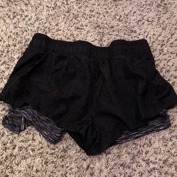 Shorts - Picture 3 of 4